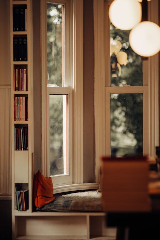 How to Create a Cozy Reading Nook at Home: Simple Tips and Ideas
